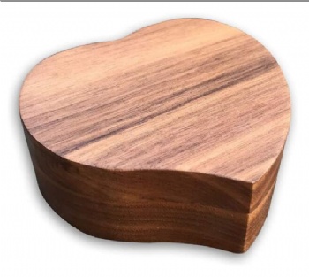  Walnut Wooden Heart Shape Music Box with Sankyo Musical Movement	