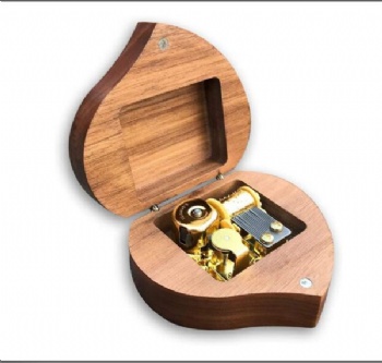  Walnut Wooden Heart Shape Music Box with Sankyo Musical Movement	