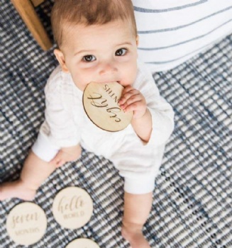  Hot sale Wooden Baby Milestone Cards Multifunctional Wood pieces Double Sided Blocks for Announcements	